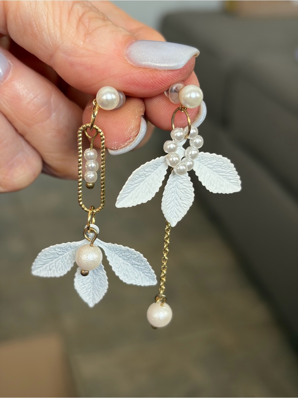 Asymmetrical White Leaf Faux Pearl Dangle Earrings Gold Tone